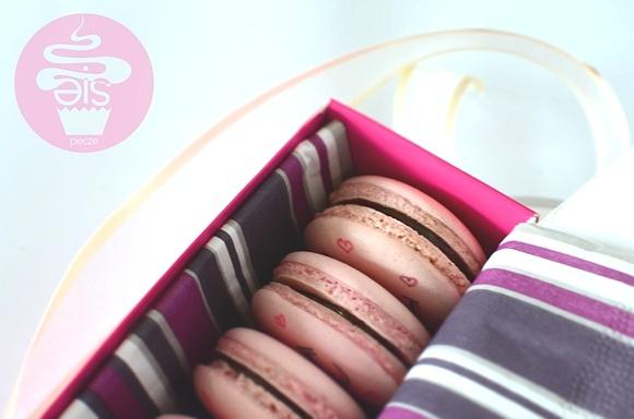 Różowe makaroniki "Happy" z kawową czekoladą