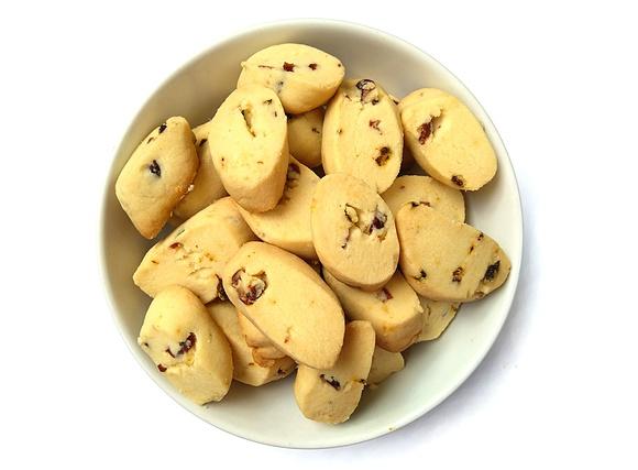 Ciasteczka maślane z żurawiną i jagodami goji
