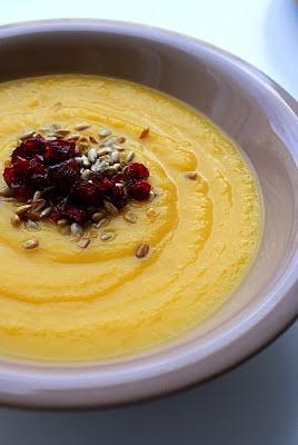 Zupa krem z dyni z kardamonem imbirem i żurawiną