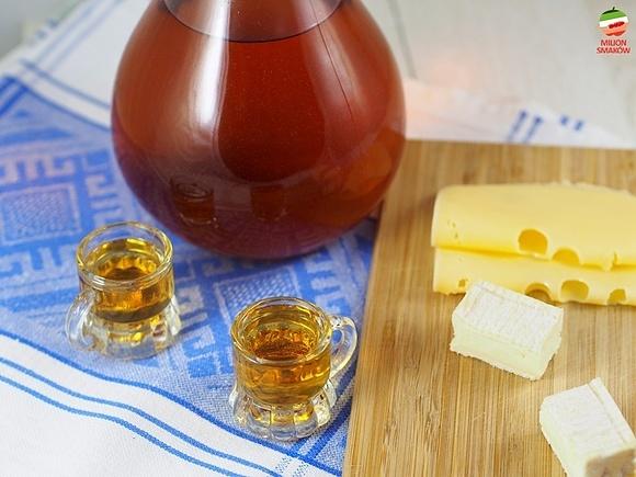 Nalewka z jarzębiny - przepis na tradycyjną polską nalewkę