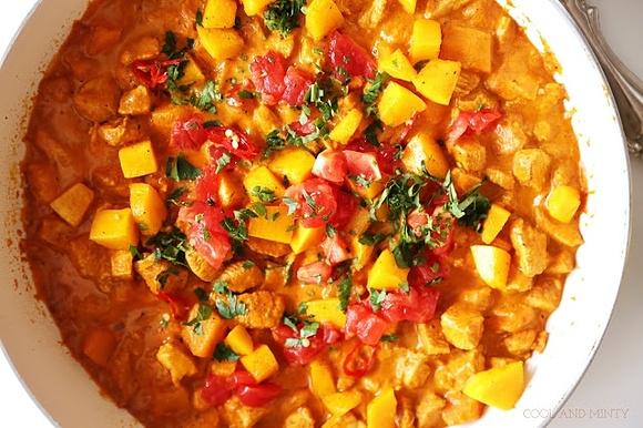 Dyniowe curry z kurczakiem i salsą ze świeżych pomidorów