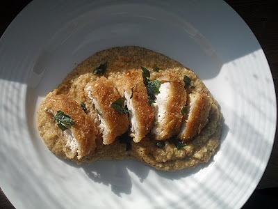 Pierś z kurczaka w parmezanowej panierce z purée z kaszy jaglanej