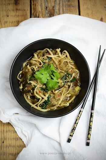 Bakłażan po azjatycku z szpinakiem - wegetariańskie stir-fry