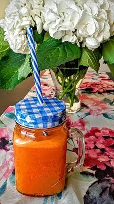 Szklanka zdrowia: sok marchewkowo-gruszkowy