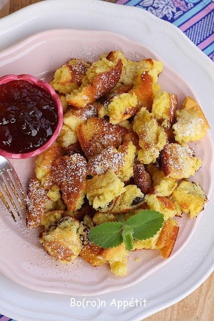 Kaiserschmarrn - austriacki puszysty racuch z rodzynkami