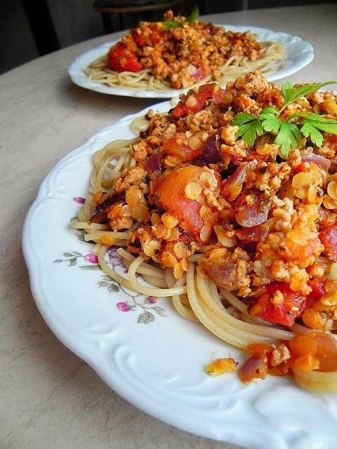 Uzdrowiona wersja spaghetti bolognese na 100 tys. wyświetleń.
