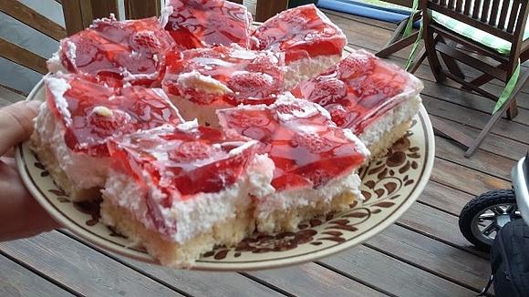 Ciasto truskawkowe z bitą śmietaną