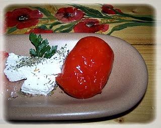 Kiszone pomidory jako przystawka w łemkowskiej karczmie w krynicy