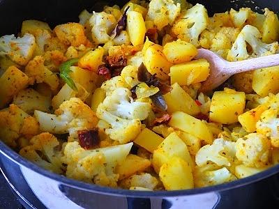 Potrawka ziemniaczana z kalafiorem