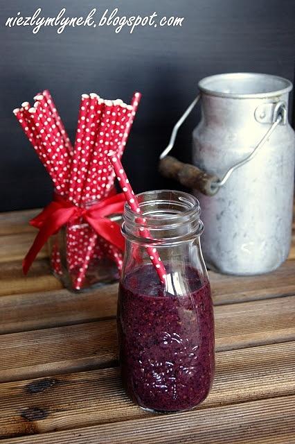 Smoothie jabłkowe z borówkami pomarańczą i siemieniem lnianym
