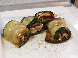 Aromatyczne roladki z grillowaną cukinią kurczakiem i mozzarellą