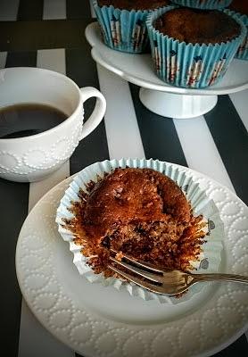 Bananowo-orzechowe babeczki z czekoladą bez glutenu i mąki
