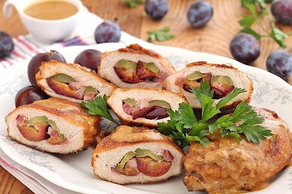 Kieszonki ze śliwką - schab nadziewany śliwkami i boczkiem