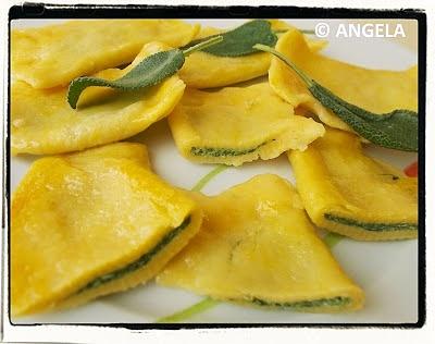 Ravioli z ricottą i szpinakiem