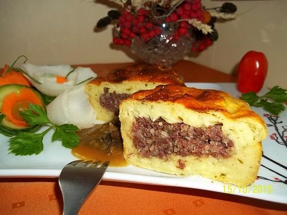 Maminkowe zapiekanki z kaszanką i sosem grzybowym