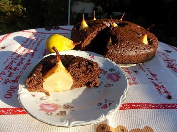 Ciasto czekoladowe z gruszkami – popularny deser na blogu