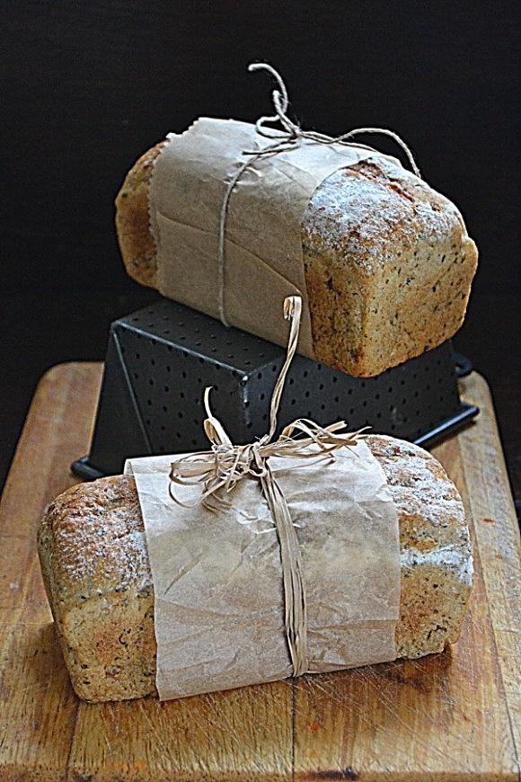 Chleb na zakwasie z owsianką i pokrzywą na world bread day 2015