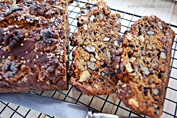 Chlebek bananowy z orzechami
