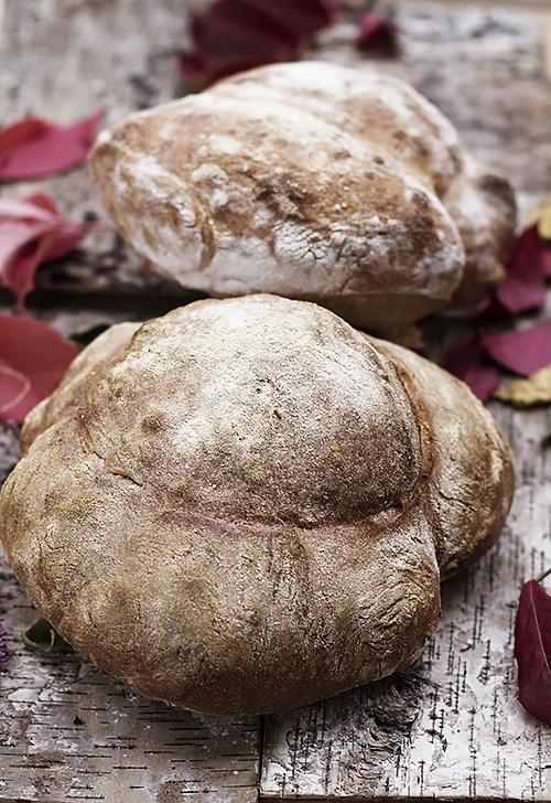 Chleb levain z mąki durum, pszenny zakwas na codzienne jedzenie