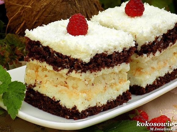Kokosowiec - kokosowe ciasto z bezą kremem mascarpone i kakaowym biszkoptem