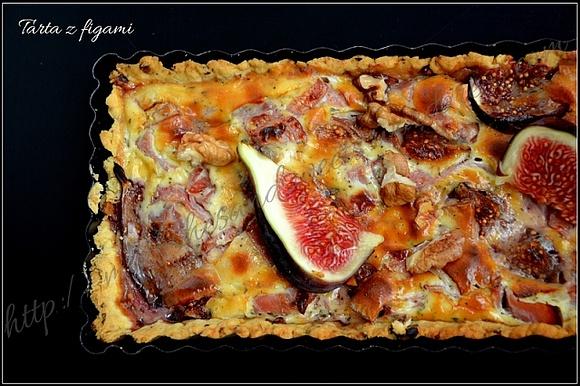 Tarta z figami, szynką dojrzewającą i serem pleśniowym