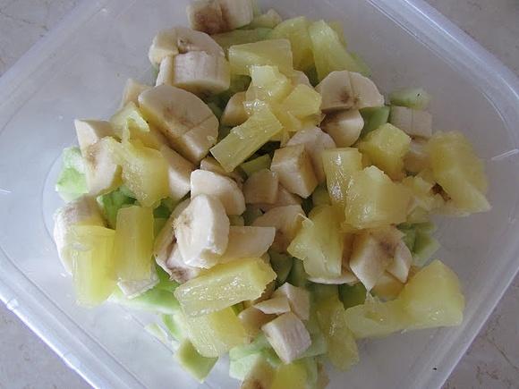 Sałatka owocowo-ogórkowa