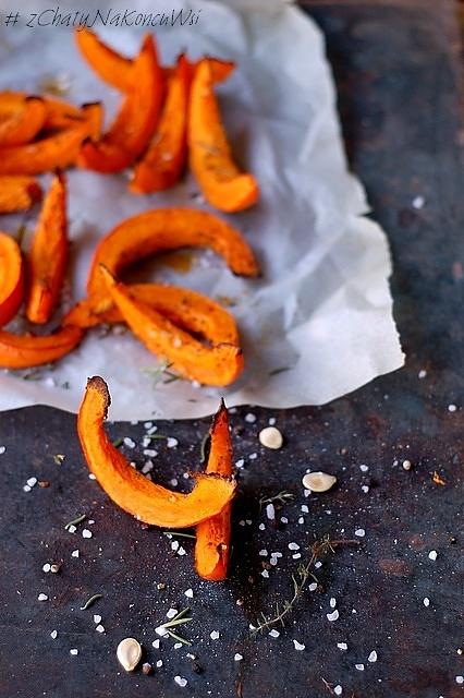 Pieczona dynia z ziołami i chilli