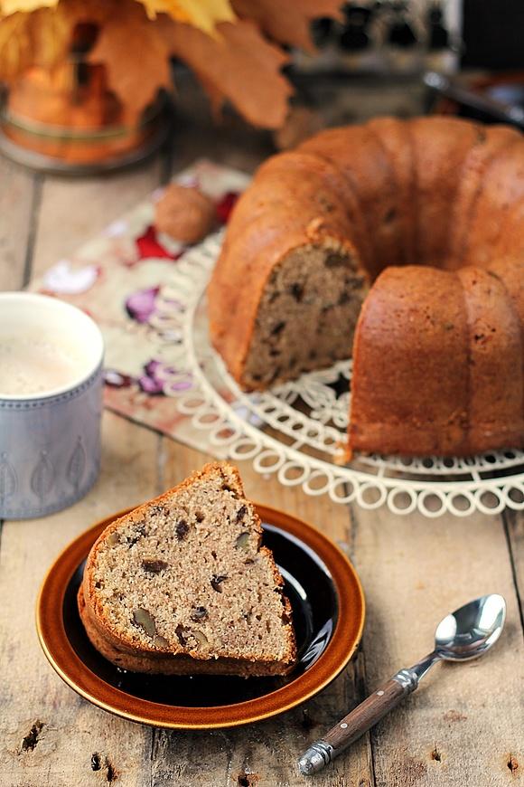 Babka cynamonowa z rodzynkami i orzechami włoskimi