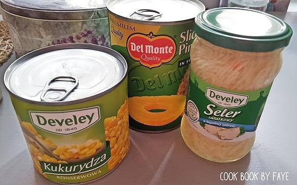 Selerowa sałatka z kukurydzą, ananasem i czosnkiem