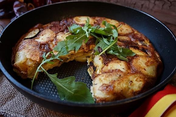 Tortilla ziemniaczana hiszpańska - klasyczna tortilla de patatas