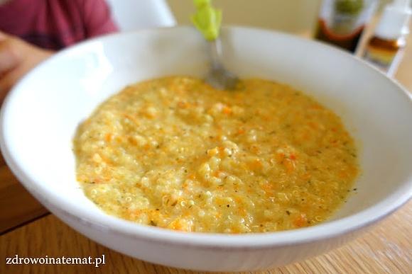 Pyszna ogórkowa z quinoa i ryżem wegetariańska