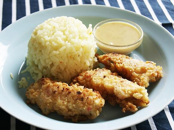 Pierś z kurczaka marynowana w kefirze z chili, czosnkiem i curry