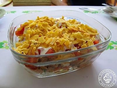 Sałatka z chipsami i warzywami