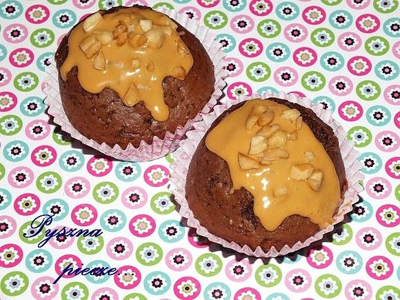 Snickersowe muffinki czekoladowo-orzechowe