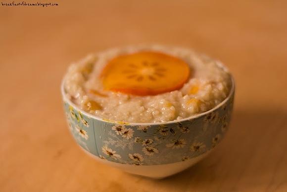 Pudding z ryżu basmati na mleku sojowym z wodą różaną i kaki