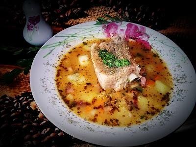 Grochówka z żeberkami i warzywami