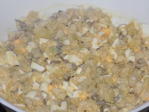 Hekele - rybna pasta ze śledzi, ogórków i jajek