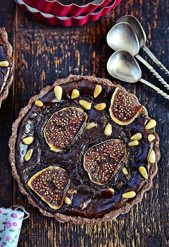 Tarteletki z czekoladowym kremem patissiere i figą