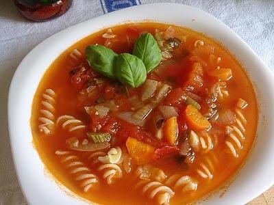 Zupa ze świeżych pomidorów