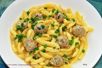 Spätzle z pulpecikami w sosie