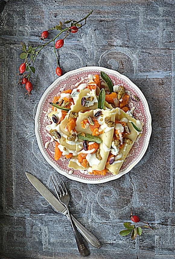 Lazania z dynią, gorgonzolą i pistacjowym pesto
