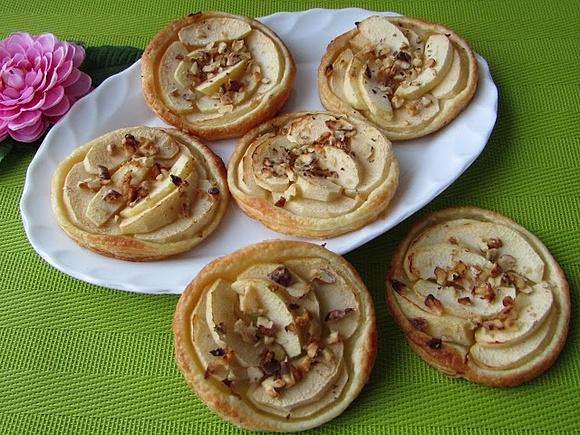 Ciastka francuskie z jabłkiem i orzechami