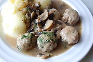 Delikatne pulpeciki w sosie pieczarkowym