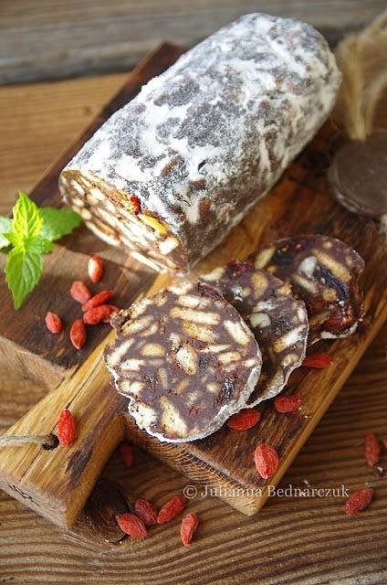 Salami czekoladowe - przepis na słodką delicję