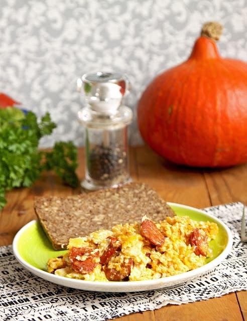 Jajecznica z chorizo