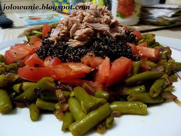 Sałatka z quinoa i czarną komosą ryżową