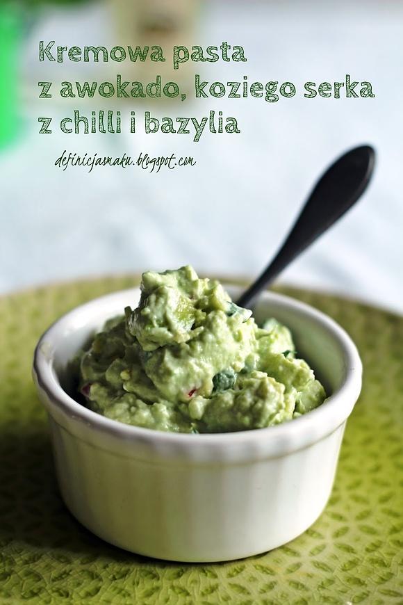 Pasta z awokado, koziego sera, chilli i bazylii