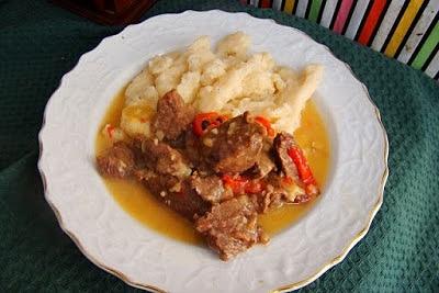 Gulasz wołowy z czerwoną papryką