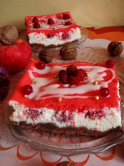 Sernik z truskawkami pieczony