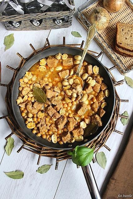 Lekki gulasz z szynki z cieciorką i pieczarkami